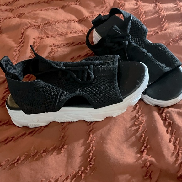 Cool popular sandals - Picture 1 of 3